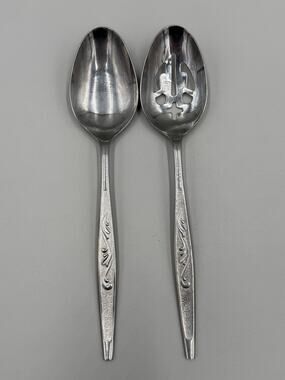 Vtg Carlton Woodcrest Japan Stainless Serving Spoon Set Of 2 Carved Leaf Design
